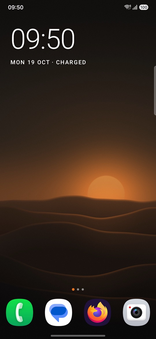 Vulcan's home screen: a large light clock and the date over a dusk wallpaper, four app icons in the dock